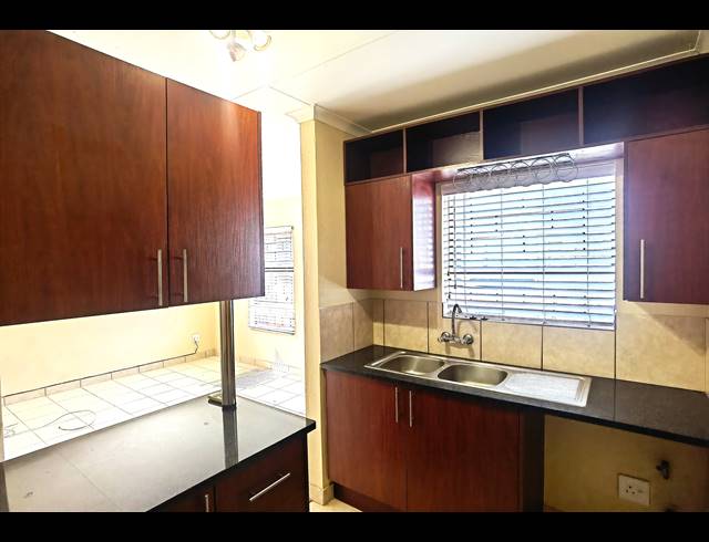 3 BEDROOM FREESTANDING FOR SALE IN KOSMOSDAL